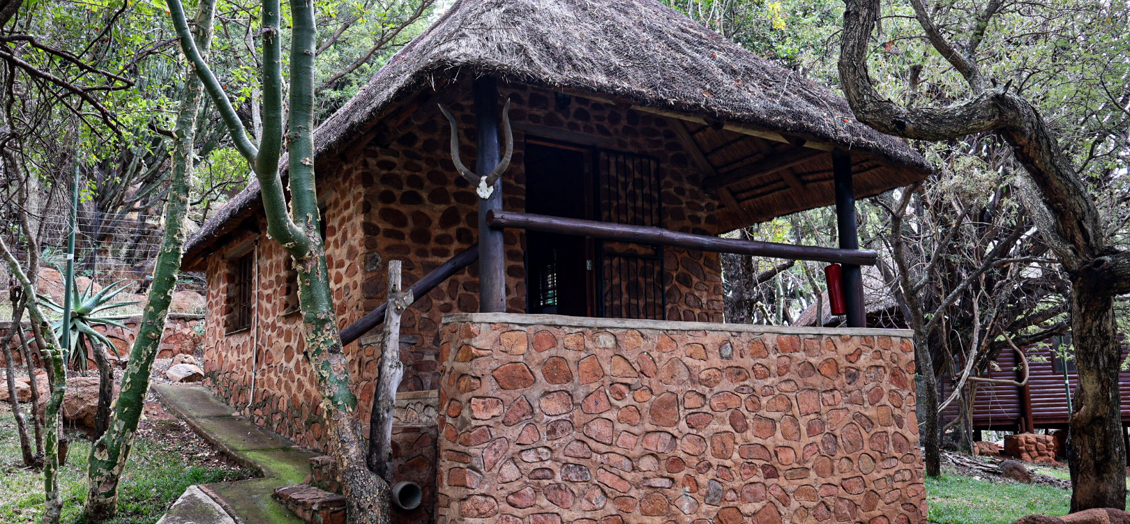 african lodge bedroom